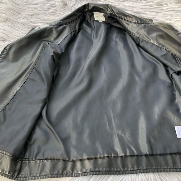 🚨 UO Silence + Noise Vegan Leather Moto Vest - Picture 5 of 10